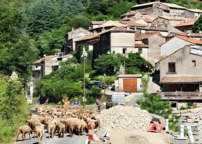 La Cle De L'arboux بيت للعطل