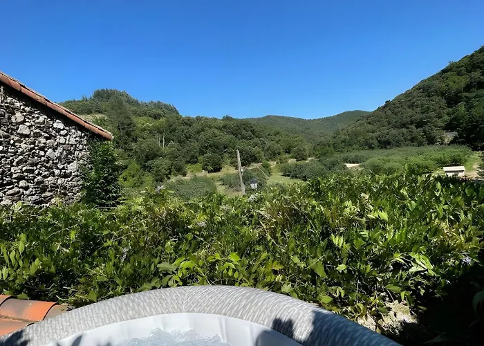 La Cle De L'arboux بيت للعطل *